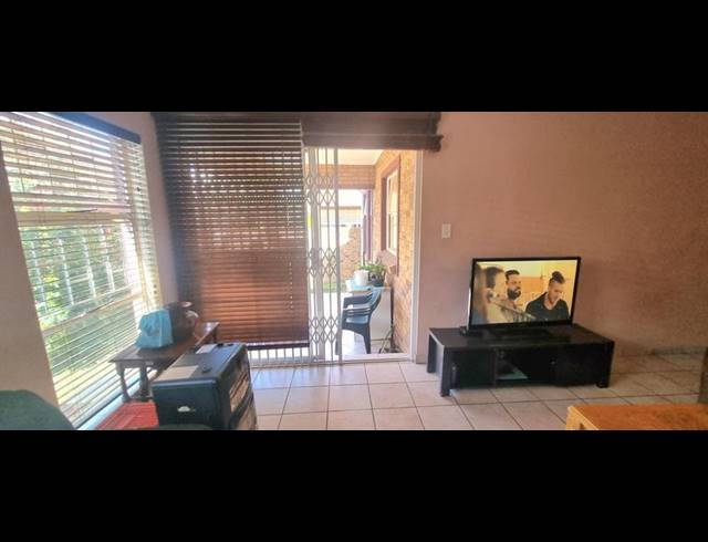 2 BEDROOM TOWNHOUSE FOR SALE IN AMBERFIELD